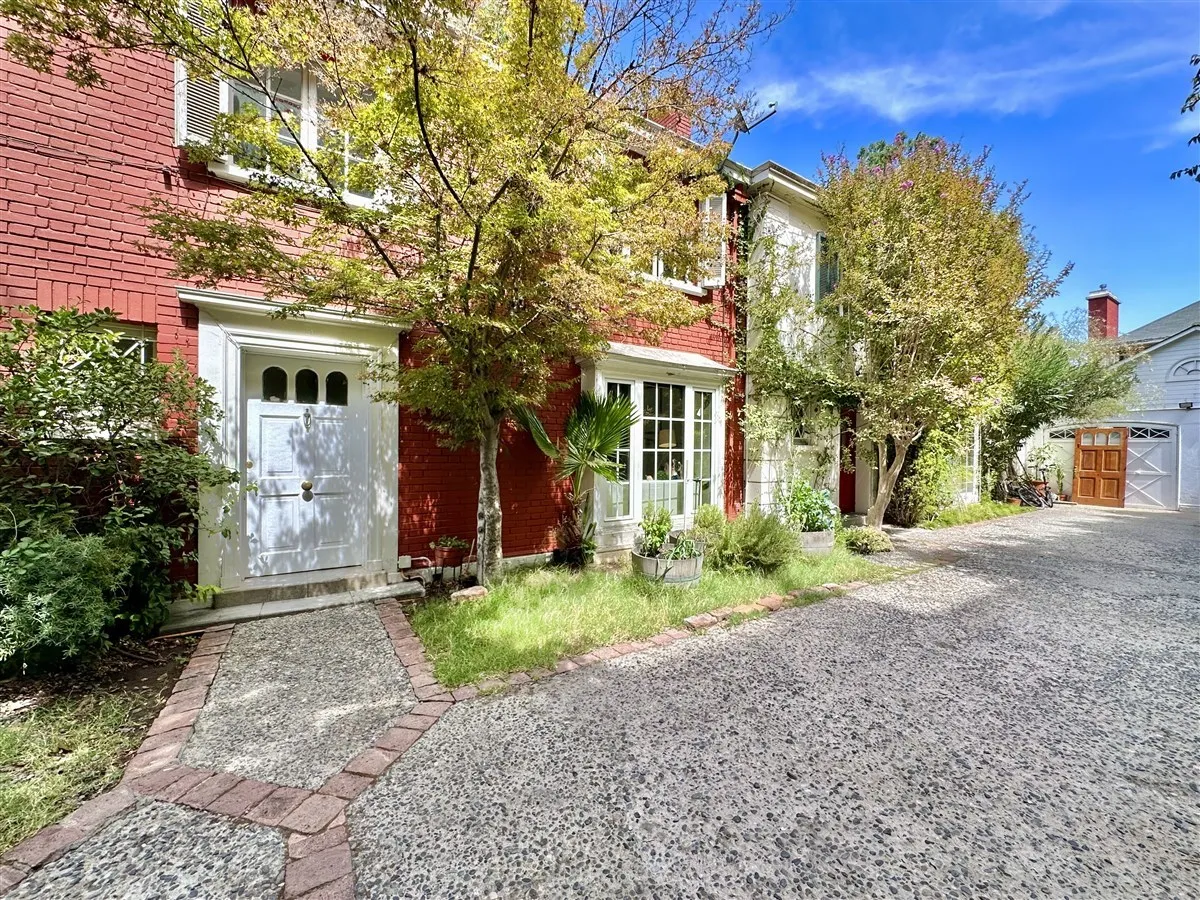 Casa en pasaje — Plaza Las Lilas