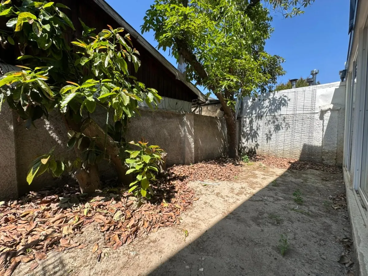 Townhouse moderno con rooftop y paneles solares